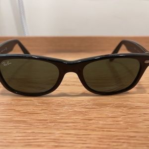 Ray-Ban Classic Wayfarer Sunglasses